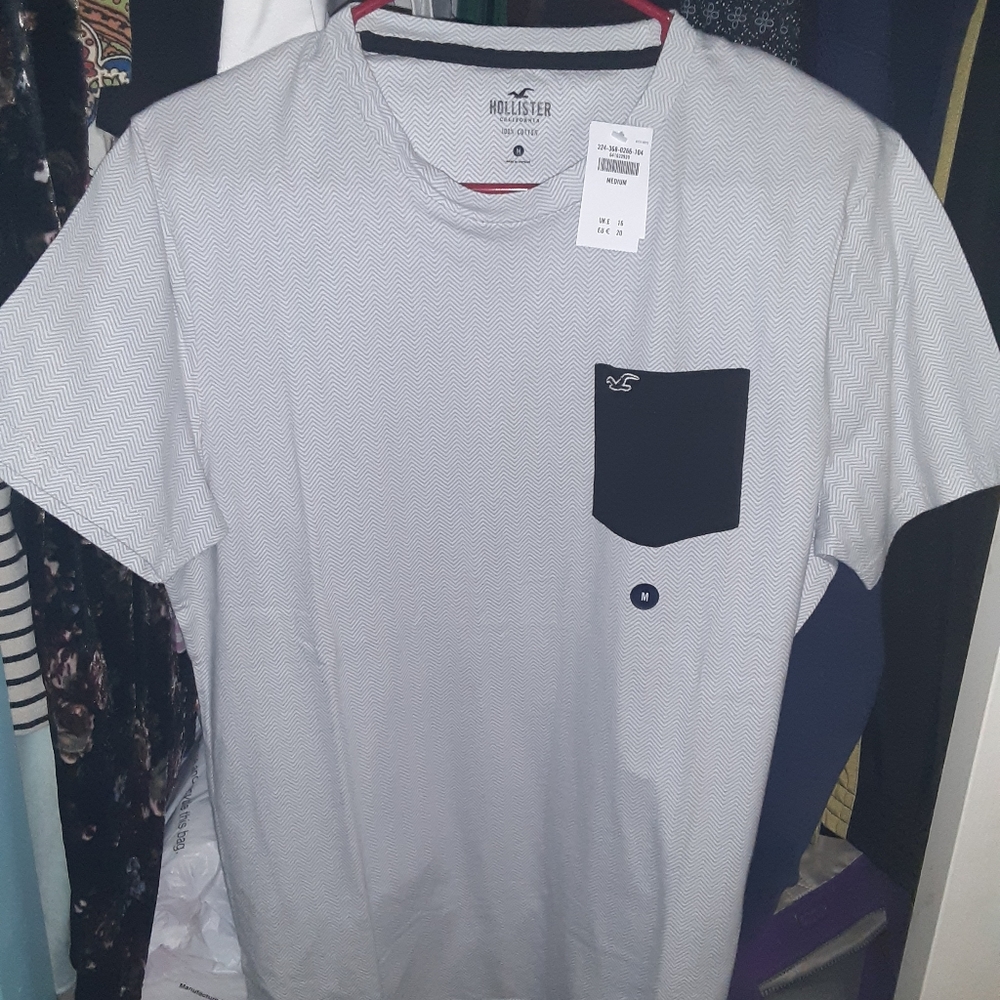 Hollister Men's T-shirt NWT Medium